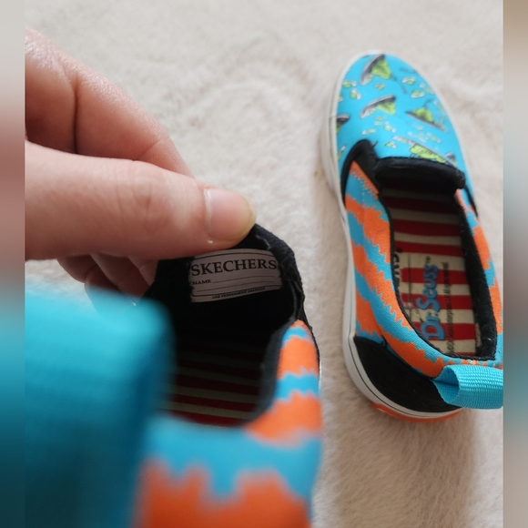 Kids Dr. Seuss slip ons - Picture 5 of 9